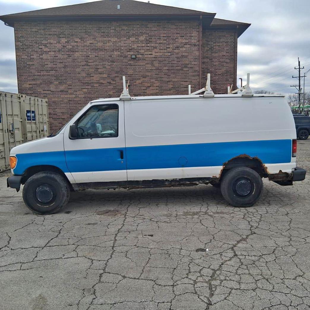 2006 Ford Econoline E350 Cargo - Van