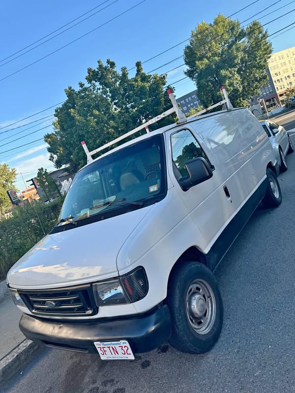 2005 Ford Econoline E150 Cargo - Van