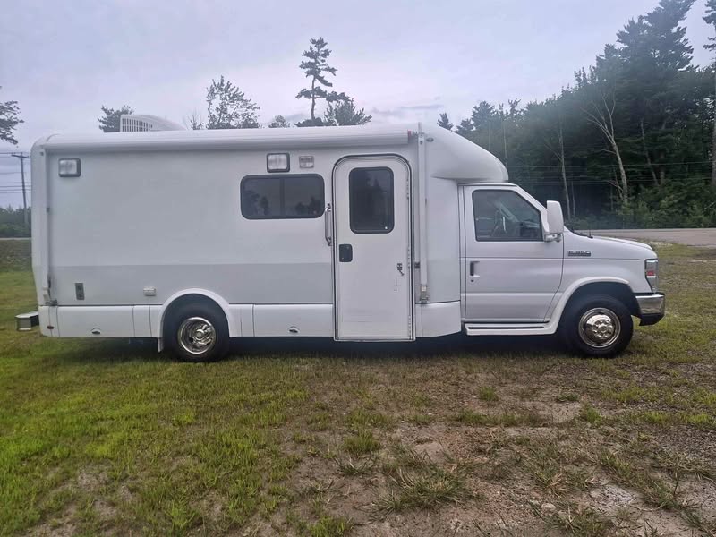 2012 Ford Econoline E350 Cargo - Cutaway Van