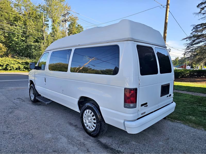 2013 Ford Econoline - 10 Passengers