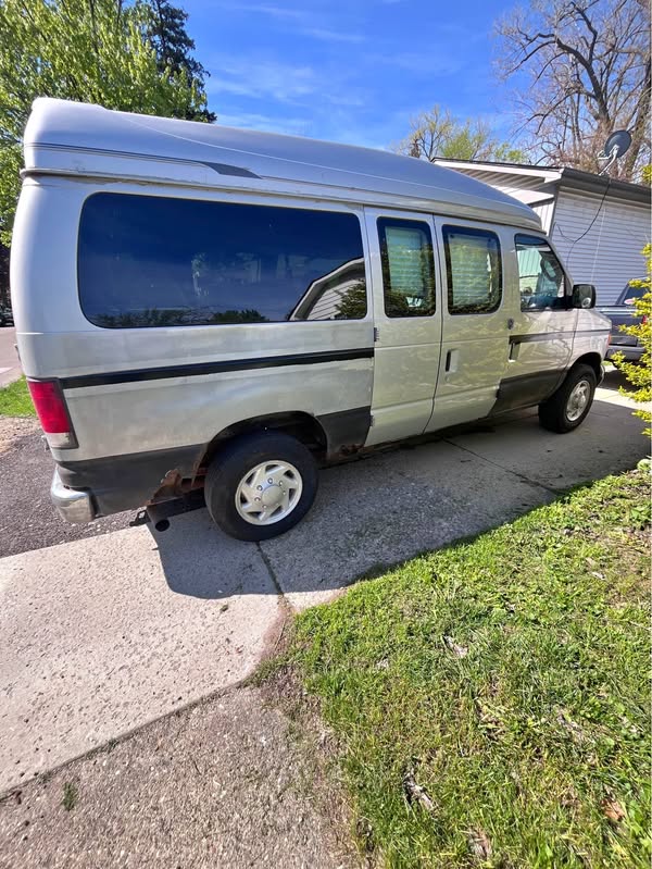2006 Ford Econoline E350 Super Duty Passenger - Van