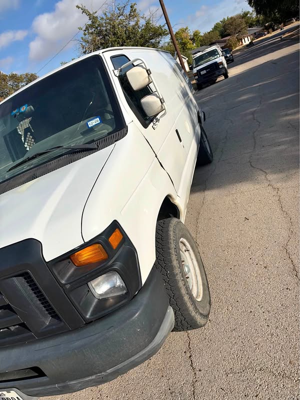 2011 Ford Econoline E350 Cargo - Van