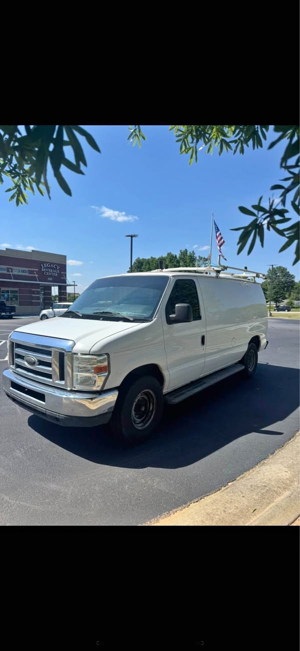 2014 Ford Econoline E250 Cargo - Extended Van