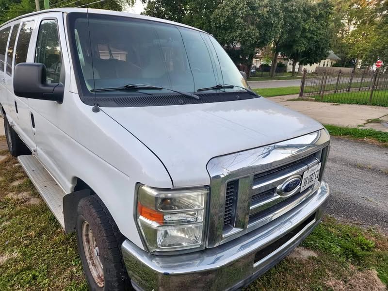 15 Passenger 2011 Ford Econoline Van
