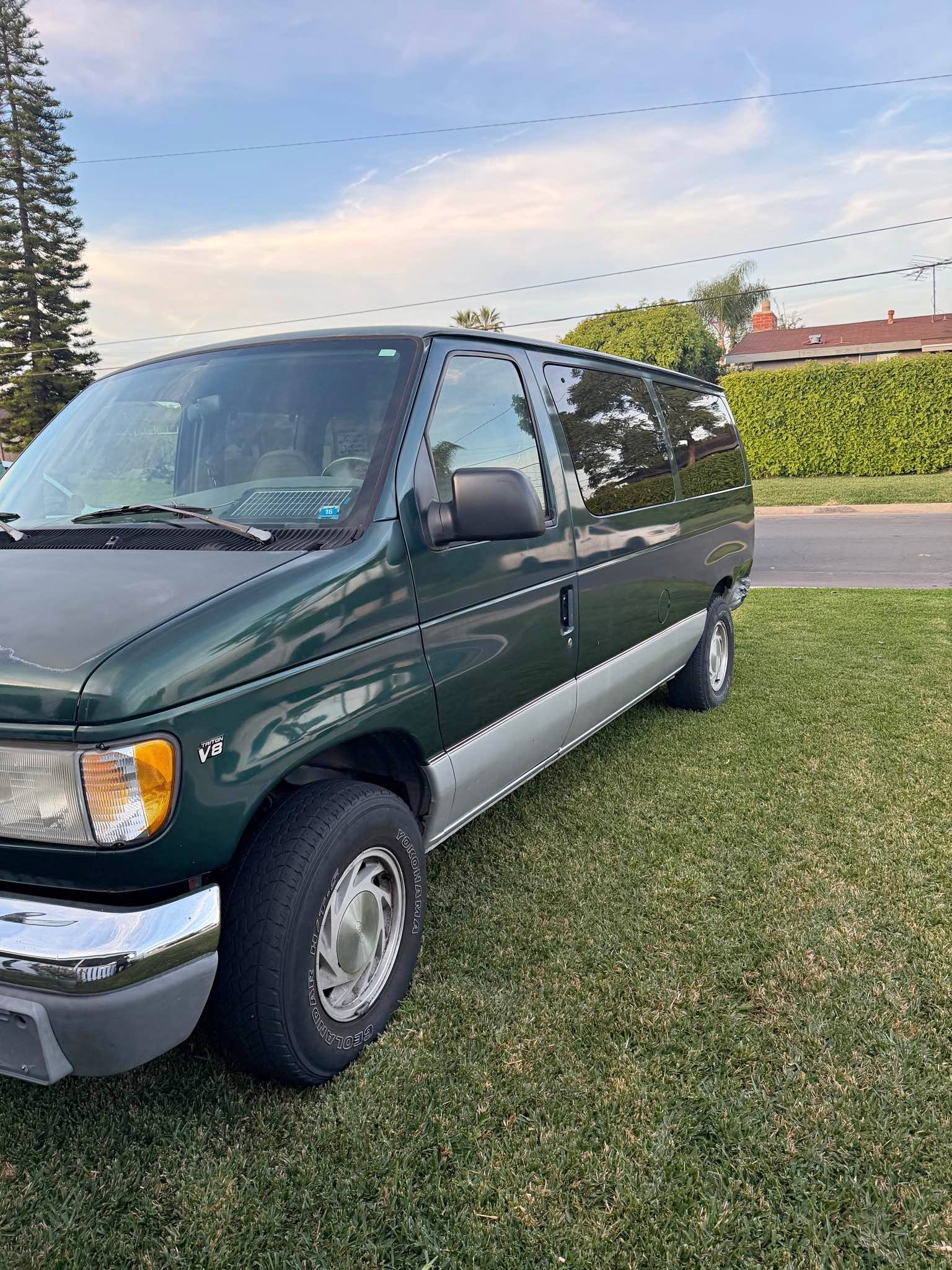 2000 Ford Econoline E150 Passenger - Van