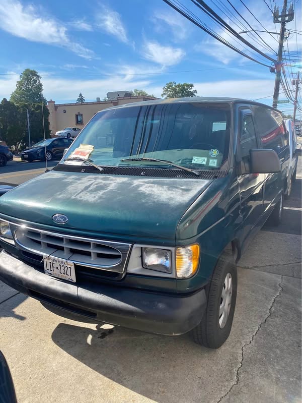 2000 Ford Econoline E150 Cargo - Van
