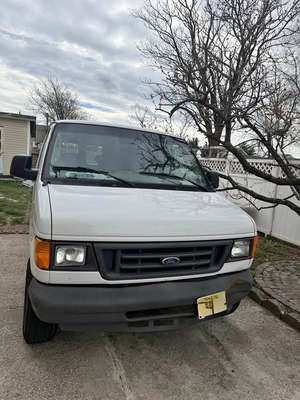 2005 Ford Econoline E250 Cargo - Van