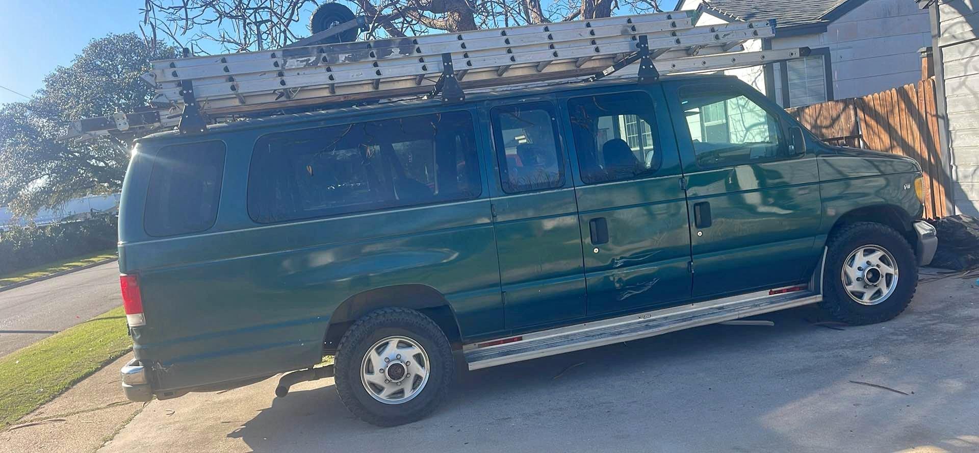 1999 Ford Econoline E350 Super Duty Passenger Extended Van