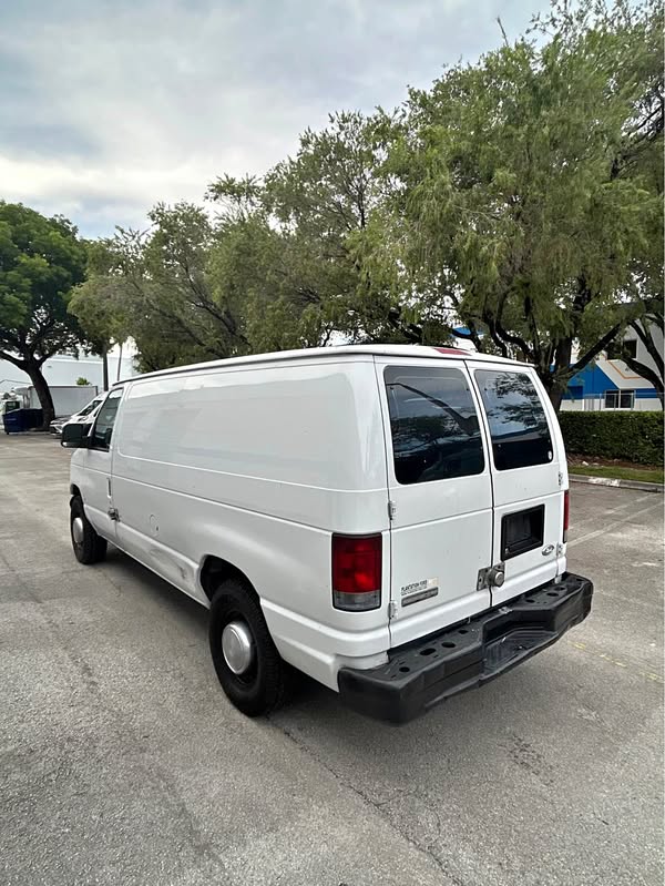 2006 Ford Econoline E250 Cargo - Van