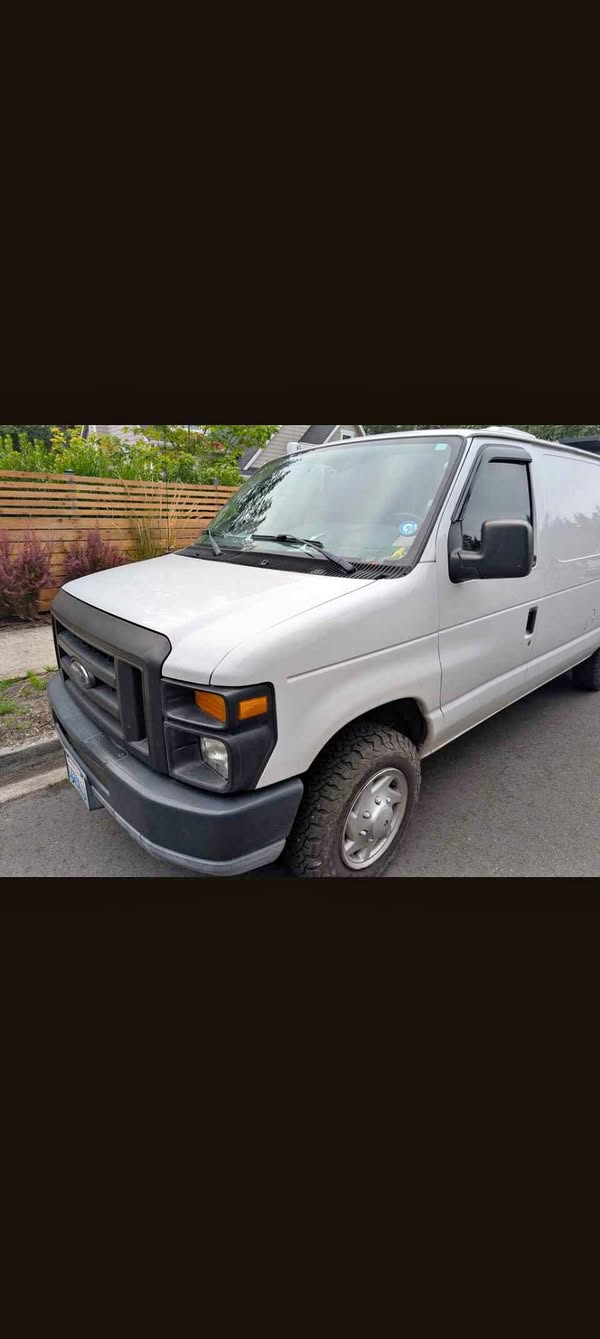 2011 Ford Econoline E150 Cargo - Van