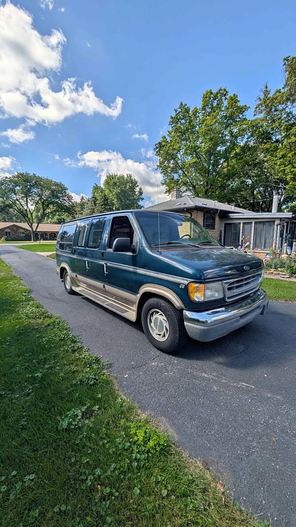 1998 Ford Econoline E150 Passenger - Van