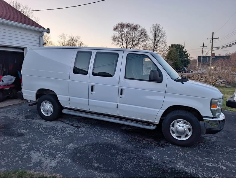 2010 Ford Econoline E250 Cargo - Van
