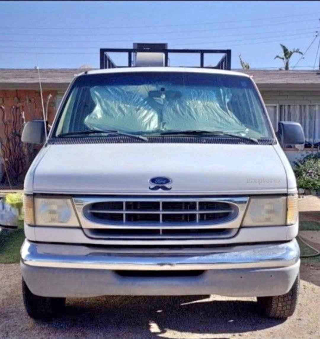 2000 Ford Econoline E250 Cargo - Van
