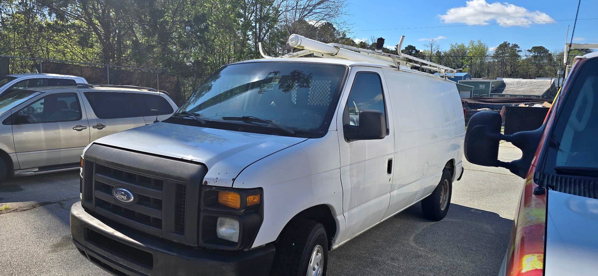 2010 Ford Econoline E150 Cargo - Van
