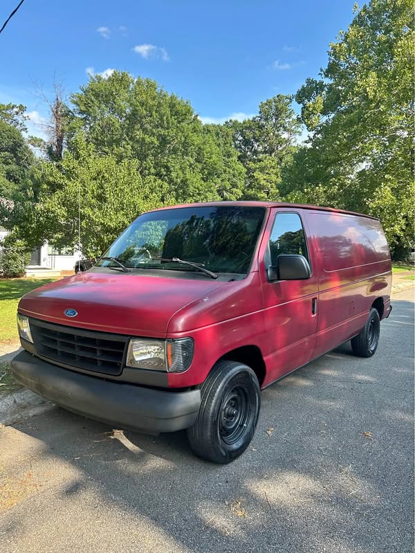 1998 Ford Econoline E150 Cargo - Van