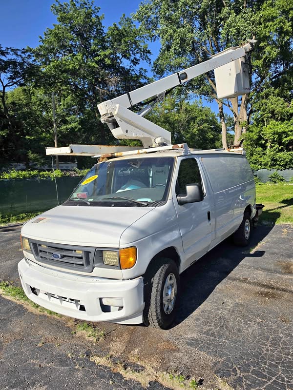 2005 Ford Econoline E350 Cargo - Van