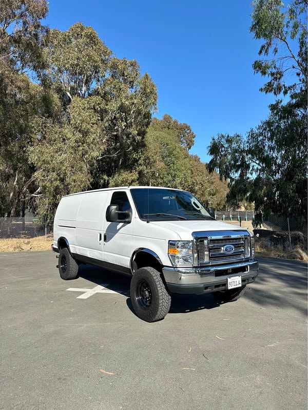 2010 Ford Econoline E250 Cargo - Advanced 4x4
