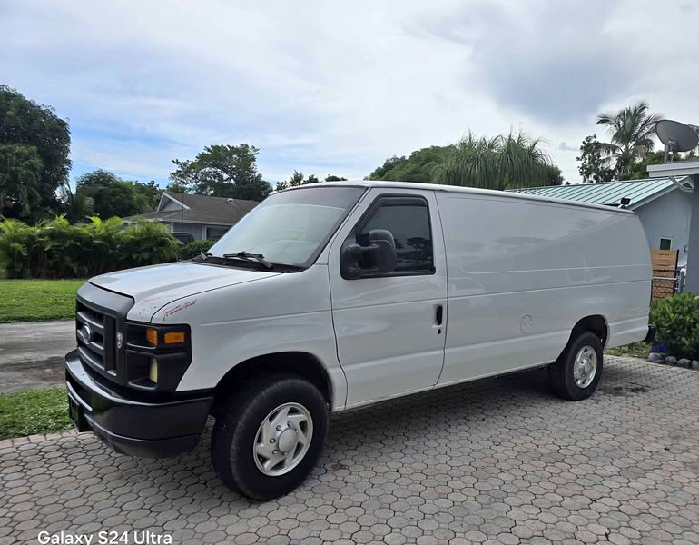 2012 Ford Econoline E350 Super Duty Cargo - Van