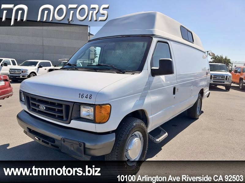 2004 Ford Econoline Cargo Van