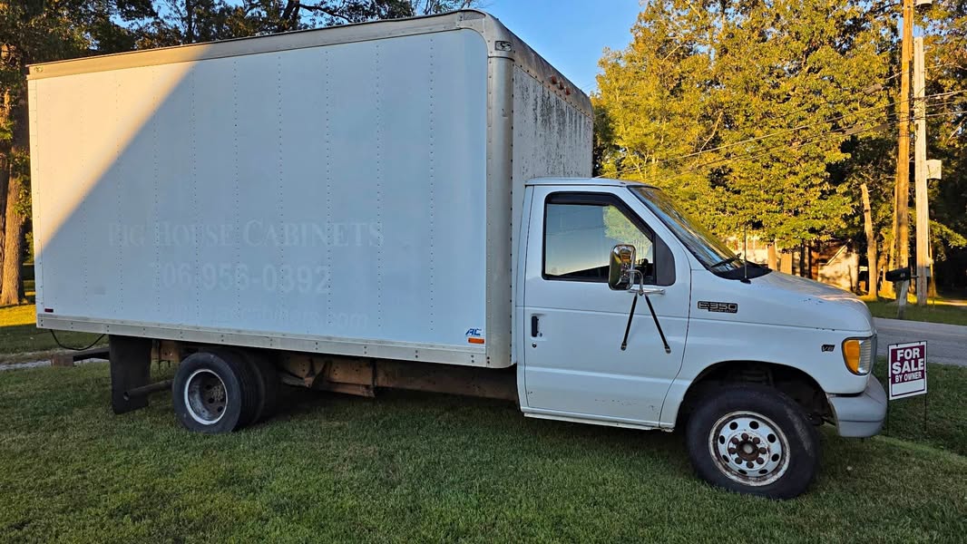 2000 Ford Econoline E350 Cargo - Cutaway Van