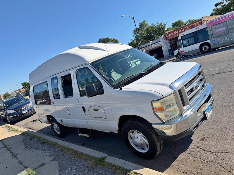 2008 Ford Econoline E150 Passenger - Van