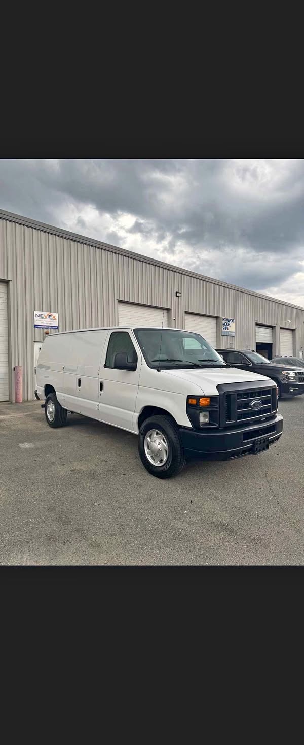 2010 Ford Econoline E250 Cargo - E250 NO RUST.. 78K