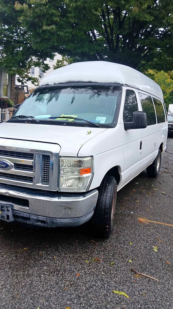 2009 Ford Econoline E350 Super Duty Passenger - Extended Van
