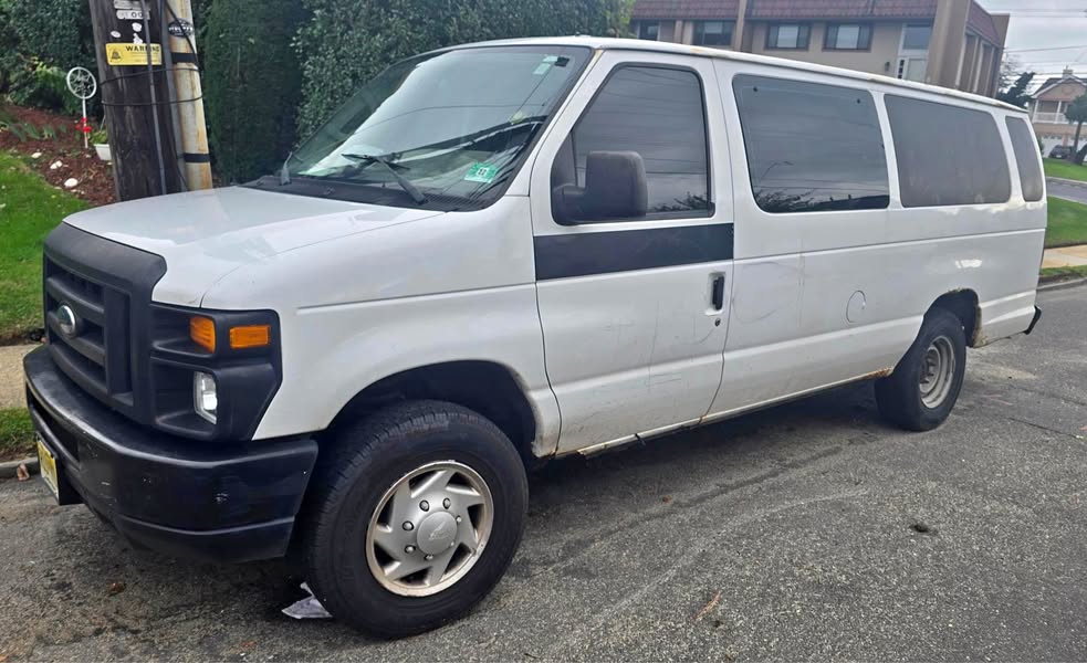 2010 Ford Econoline E350 Super Duty Cargo - Extended Van