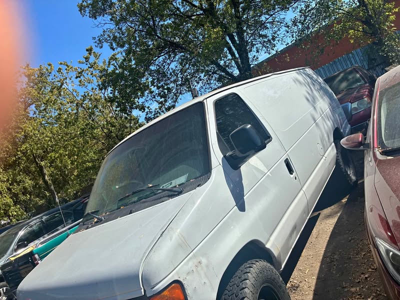 2005 Ford Econoline E350 Super Duty Cargo - Extended Van