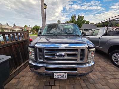 2011 Ford Econoline E350 Super Duty Passenger - Van