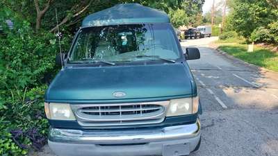2000 Ford Econoline E150 Cargo - Van
