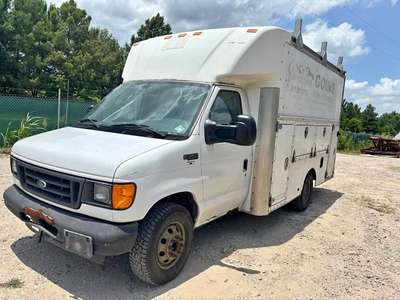 2006 Ford Econoline E350 Super Duty Cutaway - Van Cab-Chassis 2D