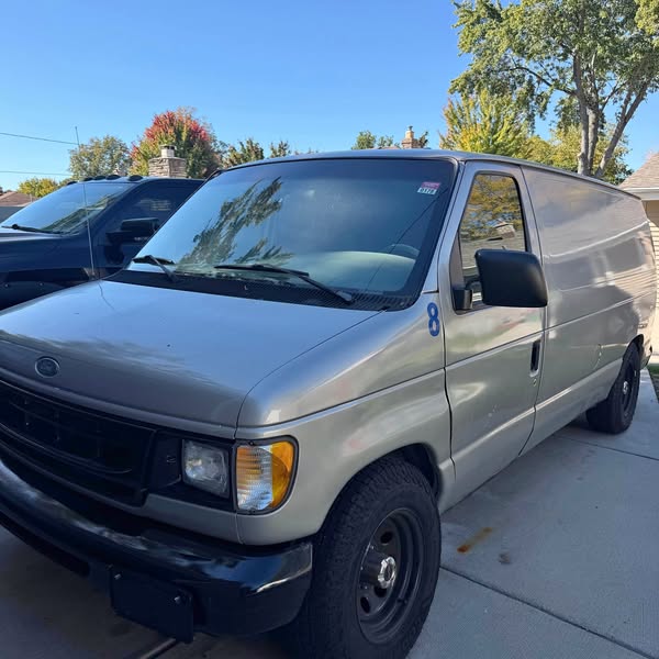 1999 Ford Econoline E150 Cargo - Van