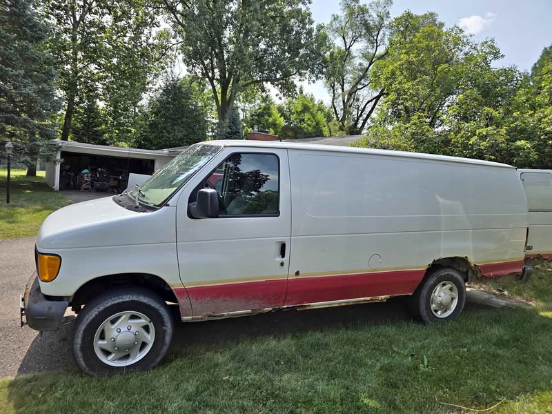 2007 Ford Econoline E250 Cargo - Extended Van