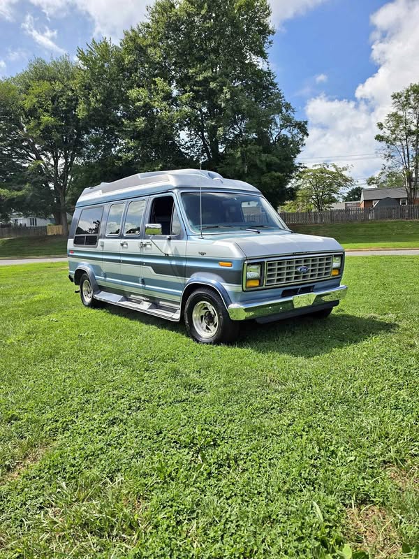 1991 Ford Econoline - Super Van
