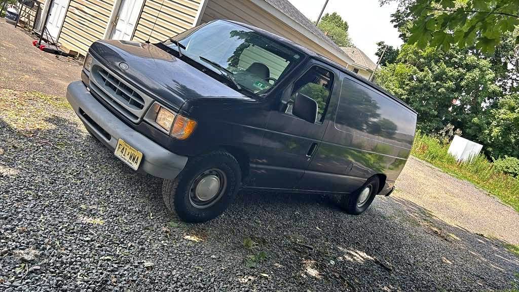 2000 Ford Econoline E150 Cargo - Van