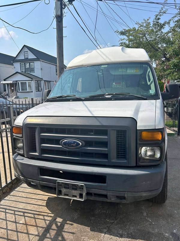 2014 Ford Econoline E350 Cargo - Van