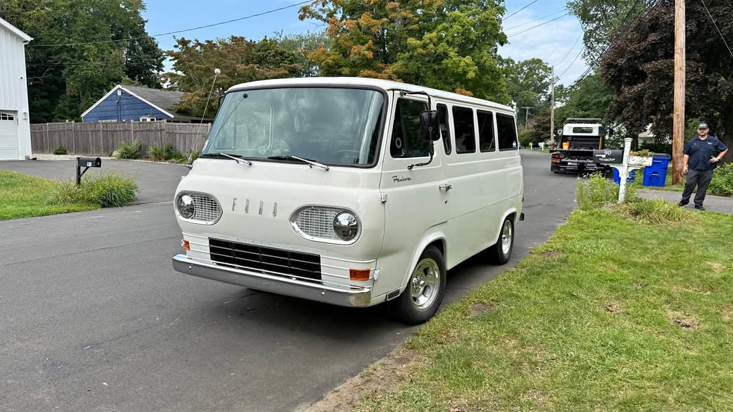 1965 Ford Econoline - Van