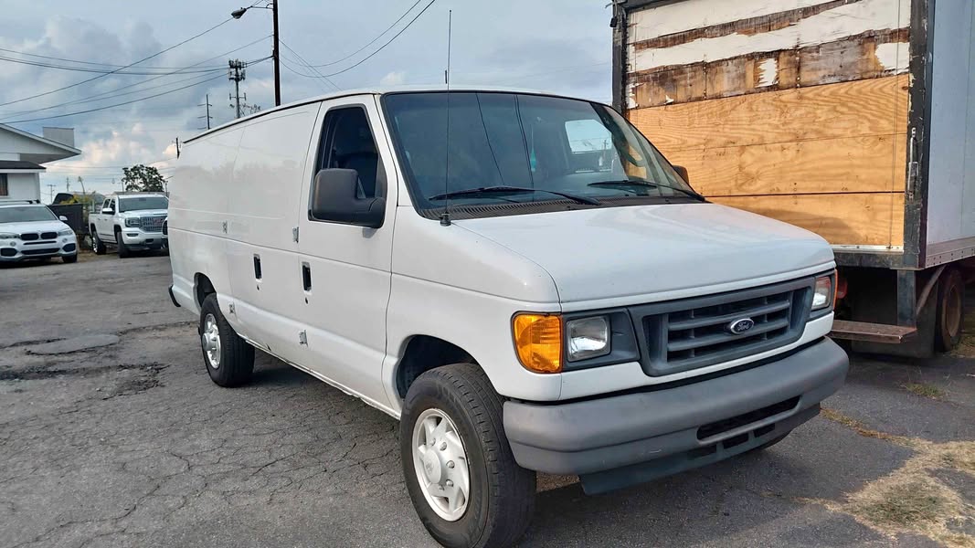 2007 Ford Econoline E250 Cargo - Extended Van
