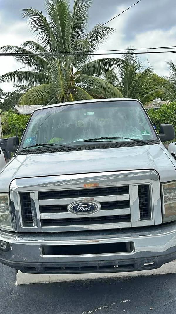 2008 Ford Econoline E350 Super Duty Passenger - Van