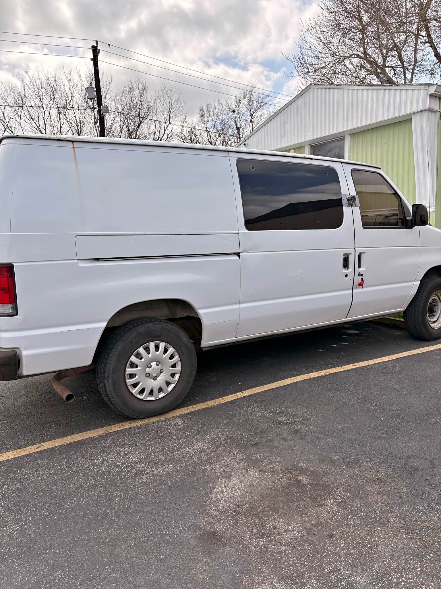 2000 Ford Econoline E150 Passenger - Van