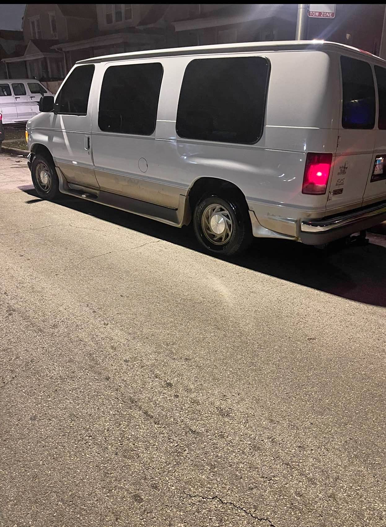 2000 Ford Econoline - Van