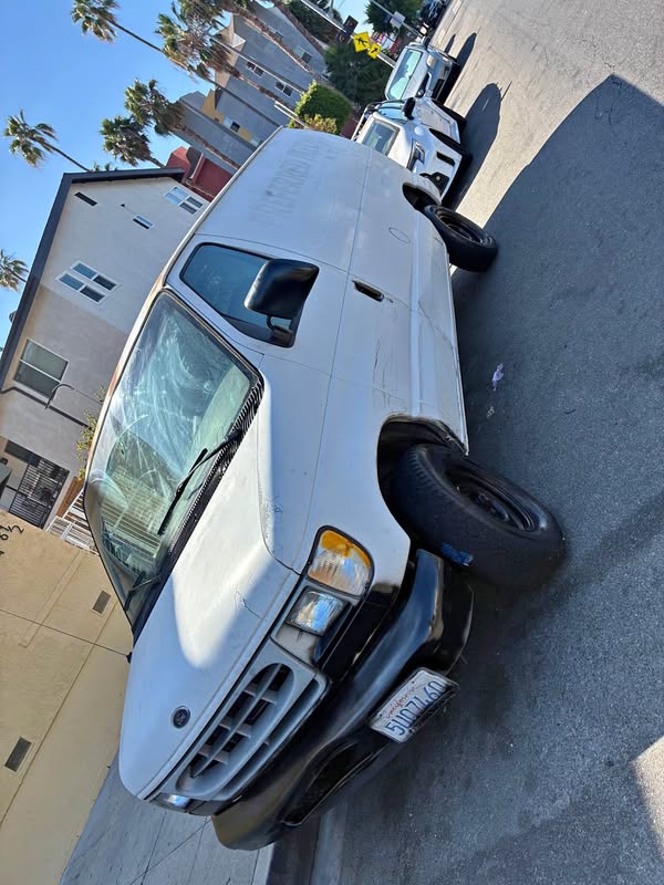 1998 Ford Econoline E150 Cargo - Van