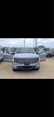 2022 Ford F150 Lightning - Lariat standard range