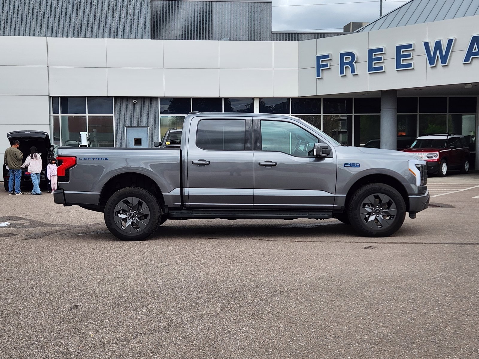 2024 Ford F-150 Lightning LARIAT