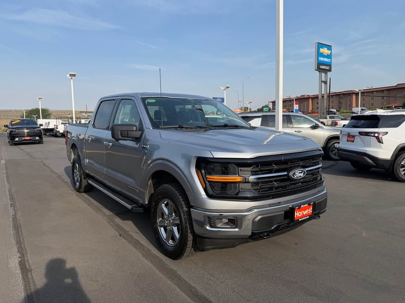 2024 Ford f-150 xlt 4wd 3.5l powerboost hybrid engine. low miles. clean title