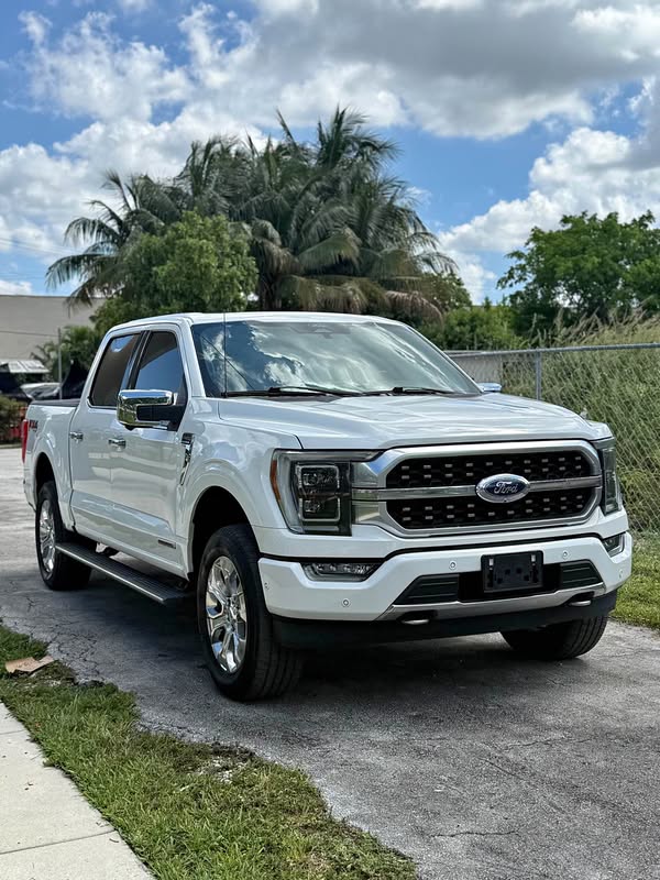2022 Ford F150 SuperCrew Cab - Platinum Pickup 4D 5 1\/2 ft