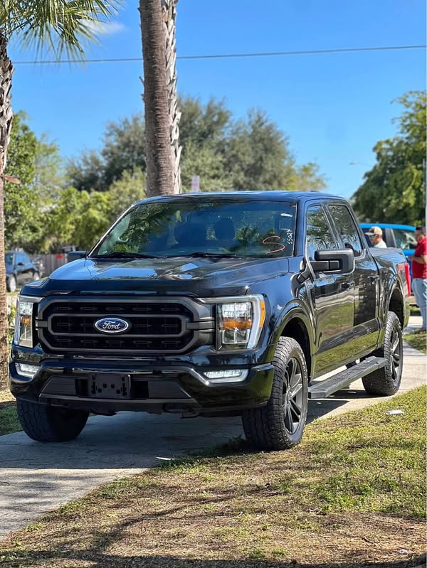 2021 Ford F150 SuperCrew Cab - XLT Pickup 4D 5 1\/2 ft