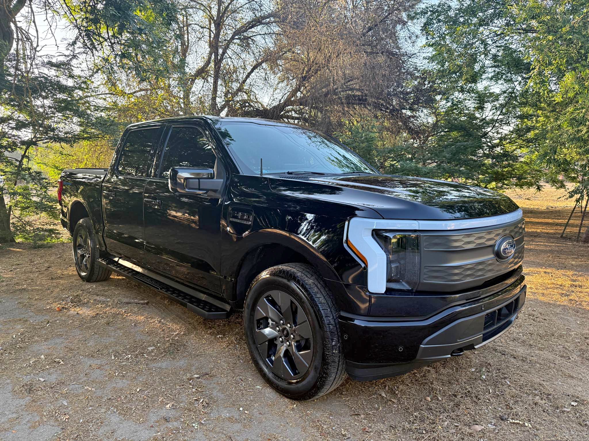 2022 Ford F150 Lightning Lariat Pickup 4D 5 1\/2 ft