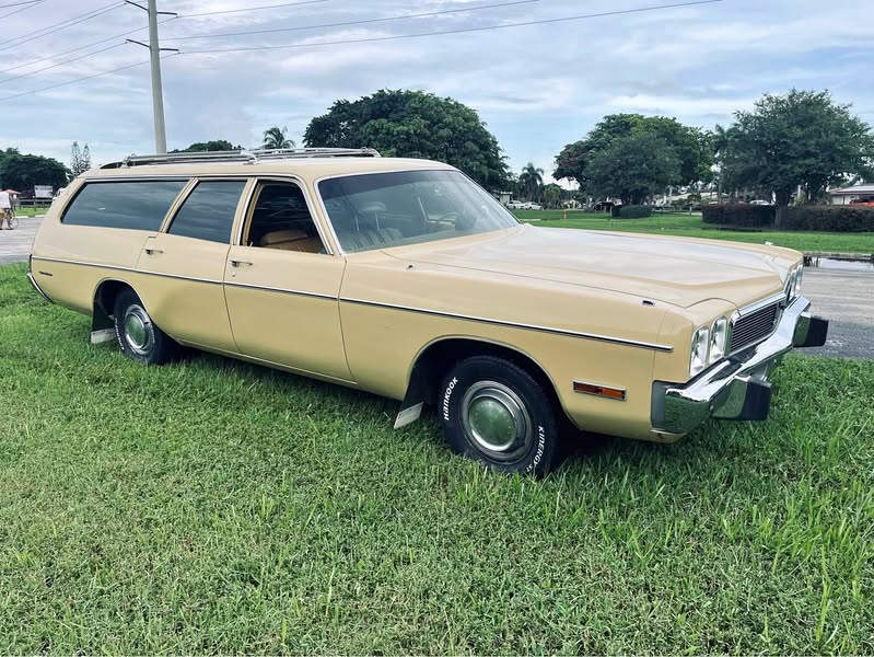1973 Plymouth grand fury - Custom Suburban